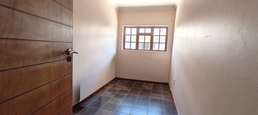 To Let 4 Bedroom Property for Rent in Newton Park Eastern Cape